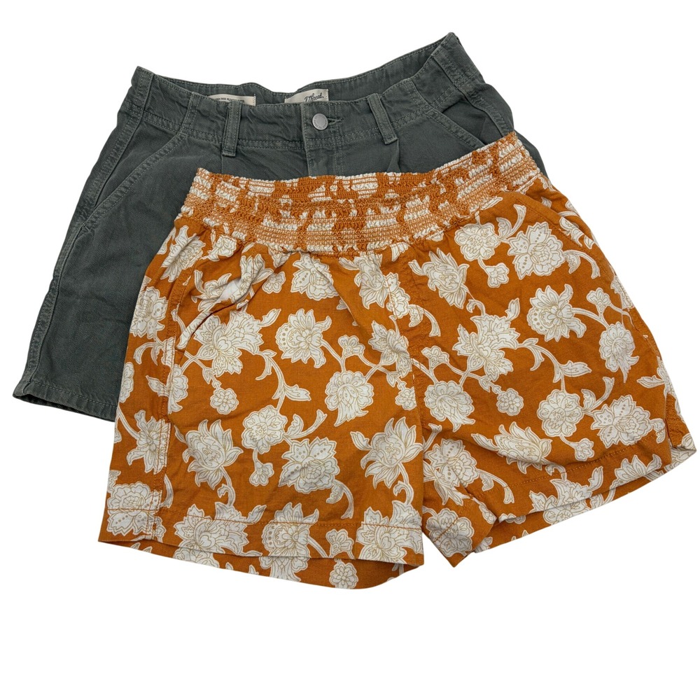 (2) Universal Thread High Rise Pleated / Briggs Floral Smocked Shorts Size 8 M